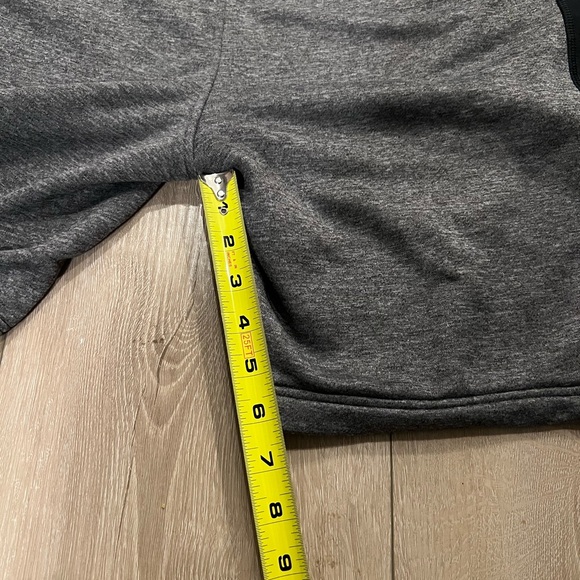 Men’s Under Armour Grey Fitted Athletic Shorts - Picture 4 of 4